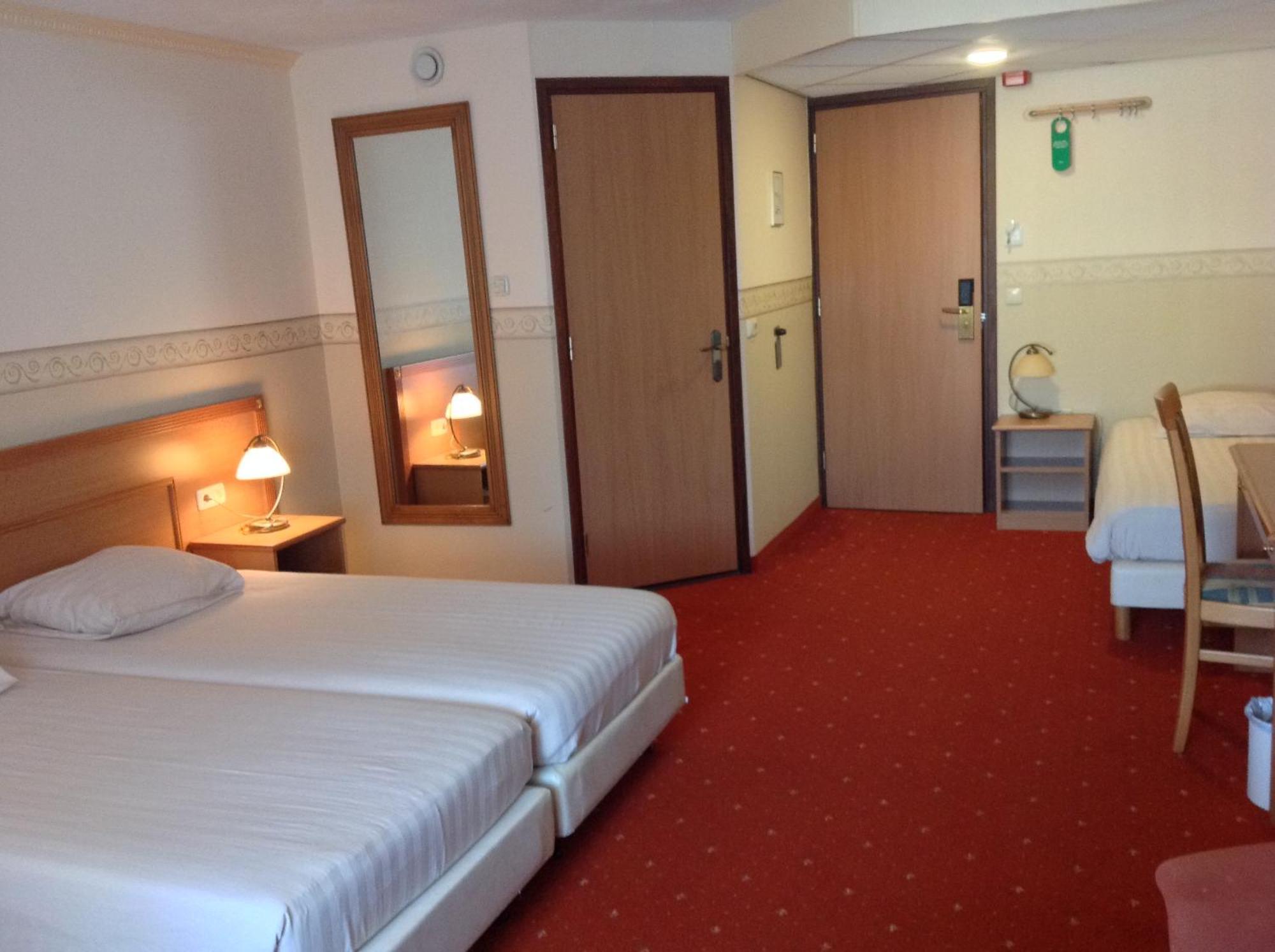 Comfort Triple Room,688414887:JPEG